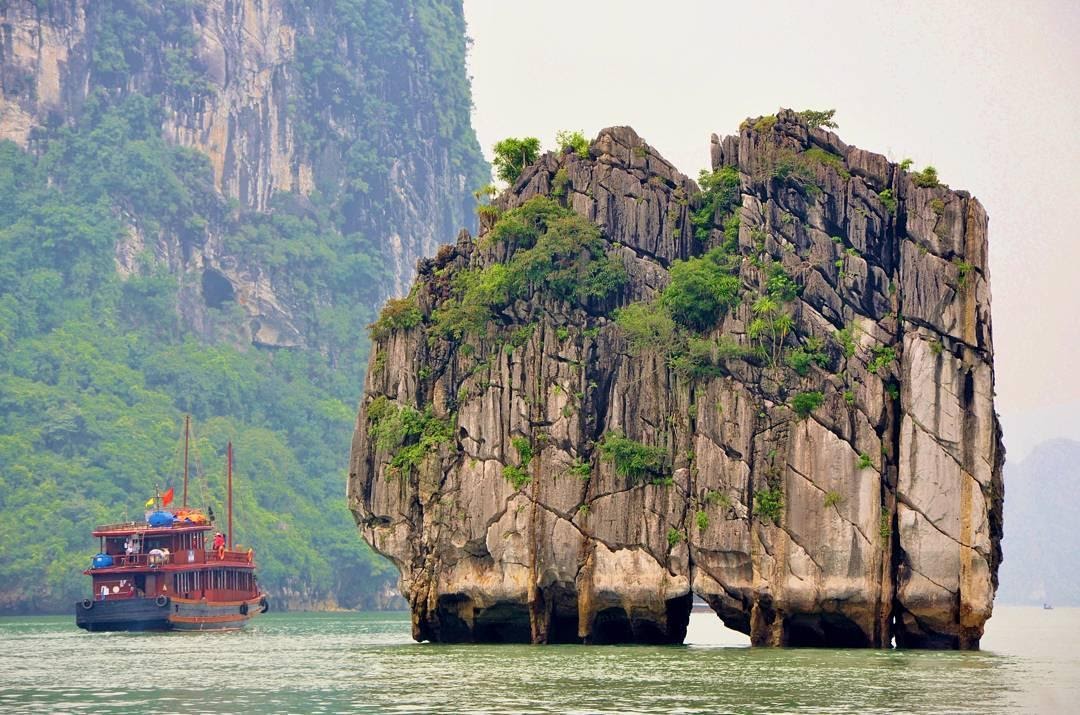 Hon Dinh Lu Huong Tuyet Tac Cua Tao Hoa Tren Vinh Ha Long 3