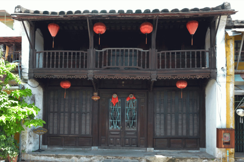 Bao Tang Gom Su Mau Dich