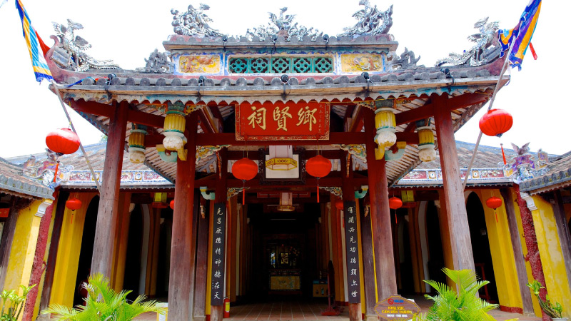 Dinh Cam Pho