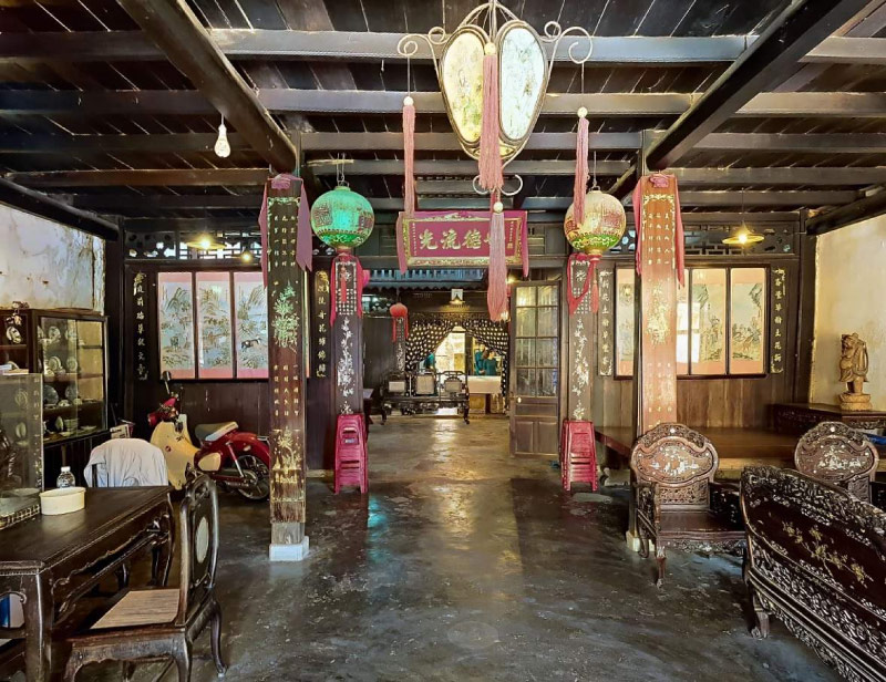 Nha Co Phung Hung