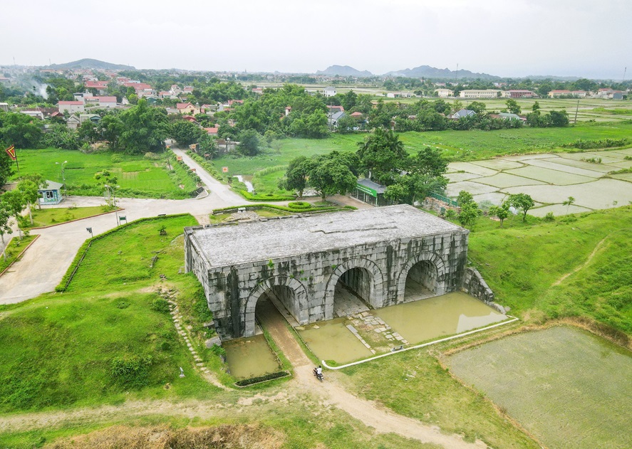 Toan Canh Di Tich Thanh Nha Ho
